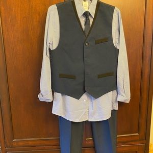 Never worn boys 4 piece suit